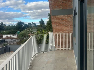 2 Bedroom Flat & Apartment