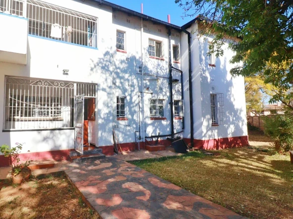 2 Bedroom Flat in Upper Avenues