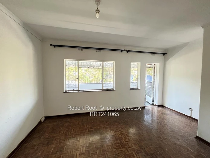 2 bed duplex flat in Avondale West
