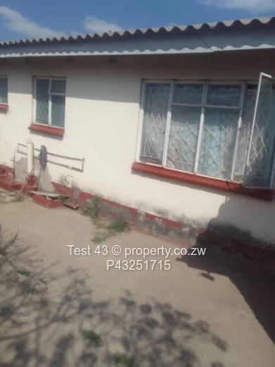 Chitungwiza 5-Bed House with Red Gate & High Wall