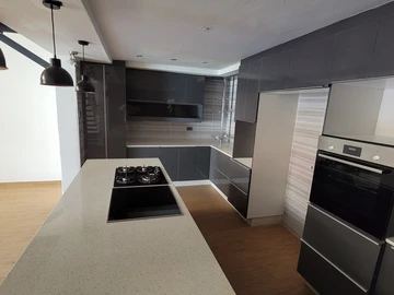 4 Bedroom Flat & Apartment