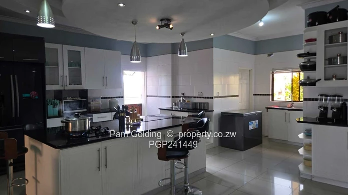 6 bedroom house for sale in Sandton Park (Sole Mandate)