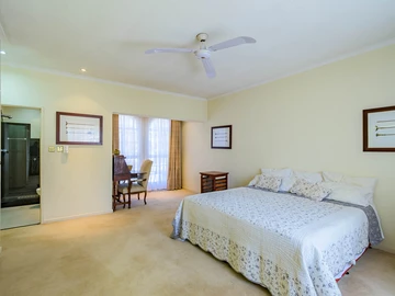3 Bedroom Flat & Apartment