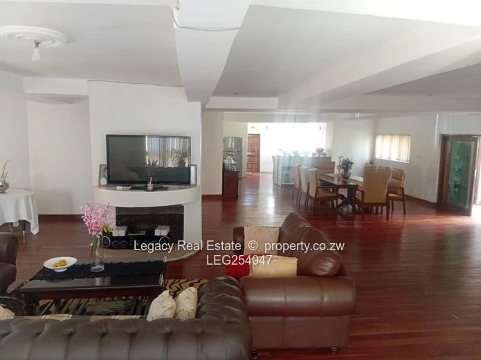 Spacious 6-Bed Home with Open-Plan Living & Borehole — Borrowdale Brooke