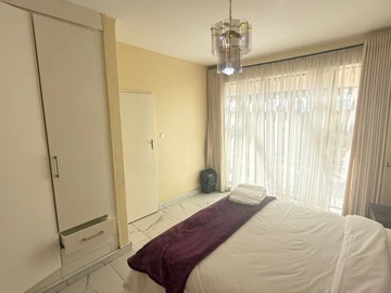 2 Bedroom Flat & Apartment