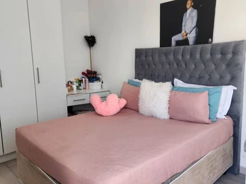 3 Bedroom Flat & Apartment