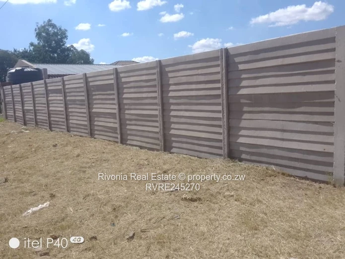 Walled 1000m² Stand with Municipal Water in Waterfalls Debshire