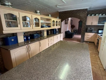 Farm & Agricultural Land