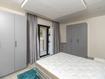 3 Bedroom Flat & Apartment