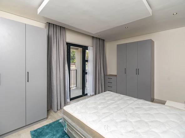 3 Bedroom Flat & Apartment