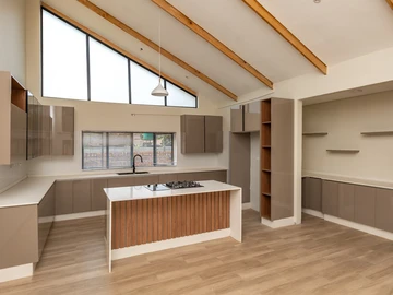 3 Bedroom Flat & Apartment