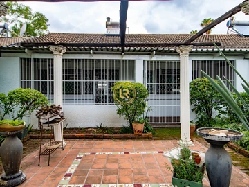 2 Bedroom Flat & Apartment