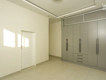 3 Bedroom Flat & Apartment