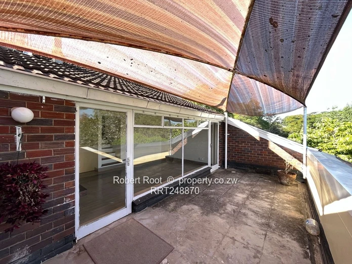 2 bed garden flat in Greystone Park
