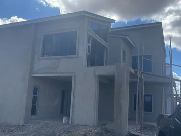 4 Bedroom Flat & Apartment