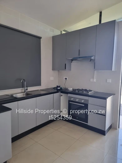 6 bed house for Sale with two wings that are the same  (Sole Mandate)