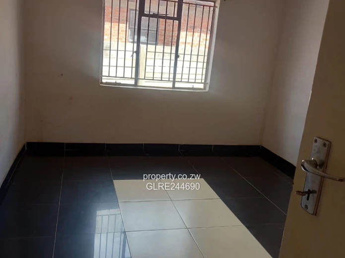 Madokero: 3-Bed Home with Borehole & Paved Driveway