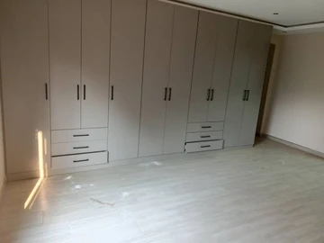 4 Bedroom Flat & Apartment