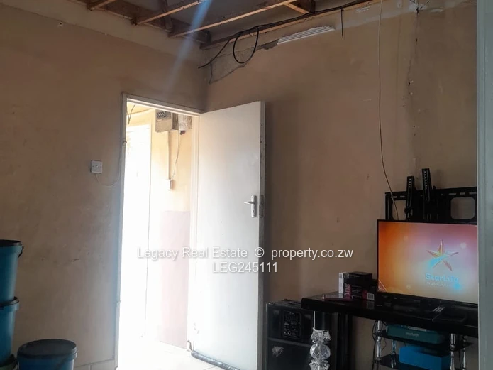 Well-Located Home Close To Aquatic Complex