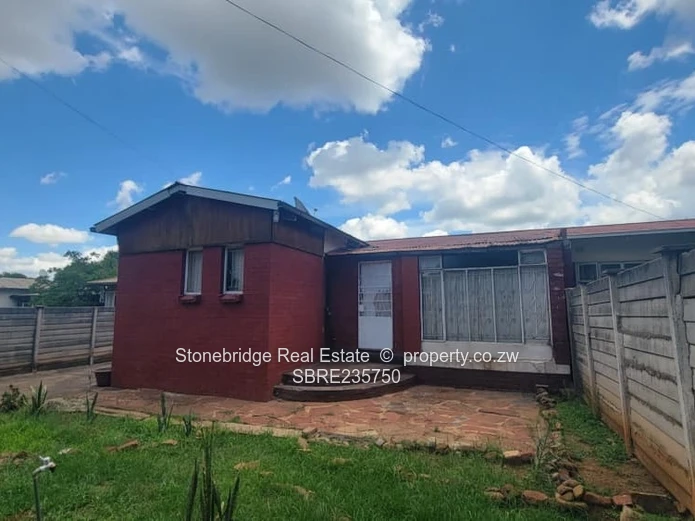 4 Bedroomed Semi-detached House in Paddonhurst for sale