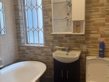 3 Bedroom Flat & Apartment