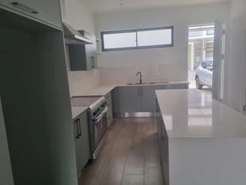 2 Bedroom Flat & Apartment