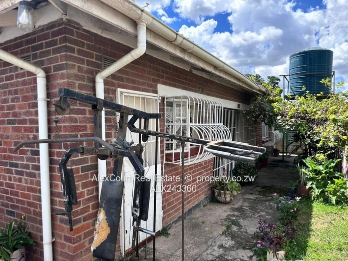 Well Kept and Spacious House in Zengeza! (Sole Mandate)