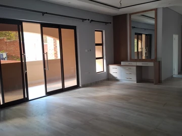 6 Bedroom House