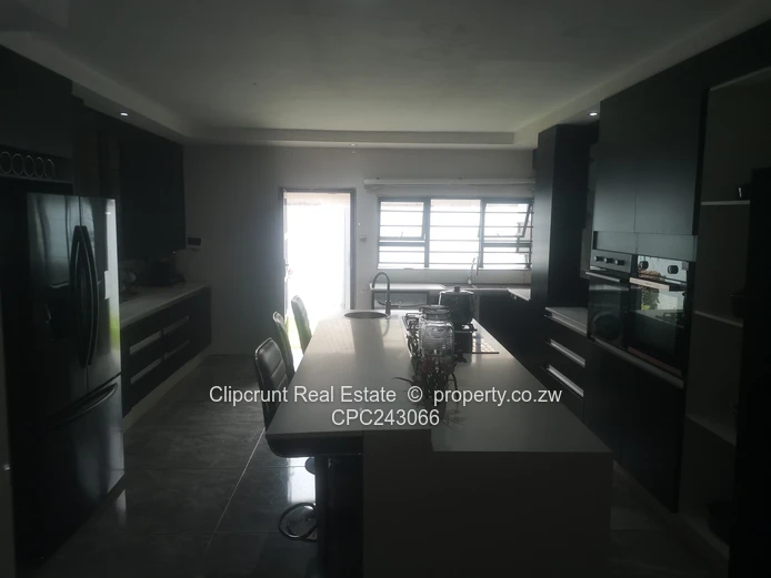 Ashdown Park - Neat and Modern House For Sale