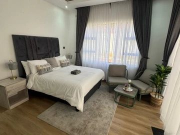 3 Bedroom Flat & Apartment