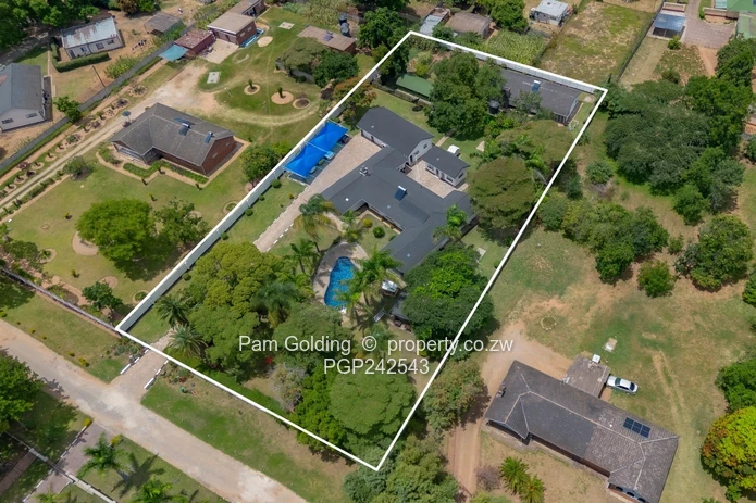 The Complete Family Estate In The Heart Of Greengrove (Sole Mandate)