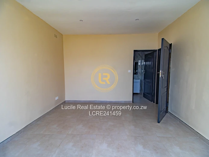 Newly Constructed 3 Bedroom Residence in Raiham Park