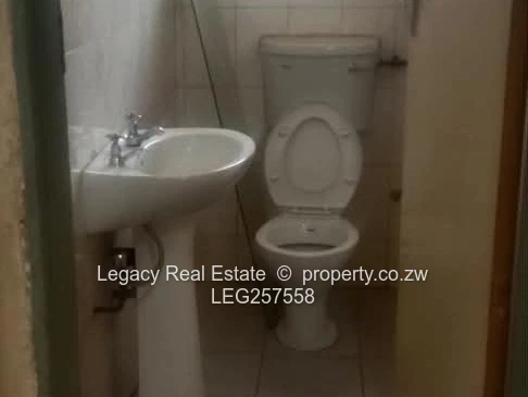 Westlea 5-Bed Home with Flatlet, Fitted Kitchen & Paved Yard