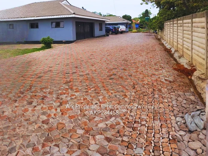 Hatfield: 5 Bedroom House For Sale