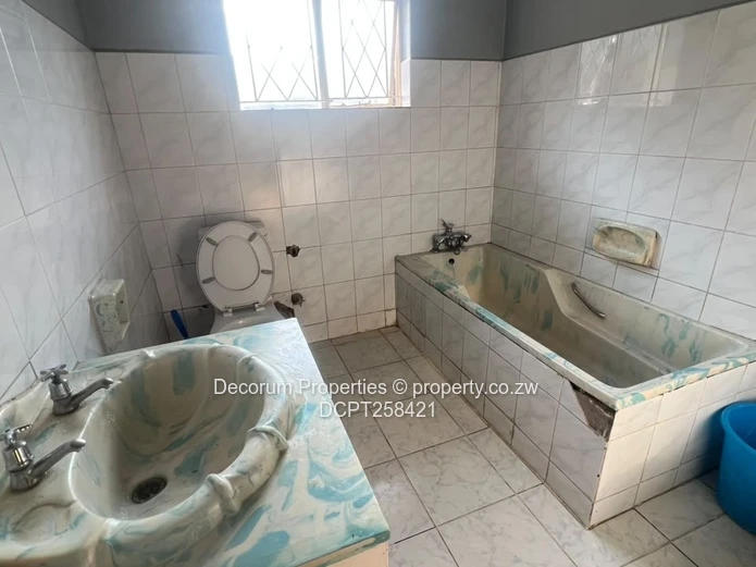 Spacious 4-Bed Vainona Home with Large Garden & Solar