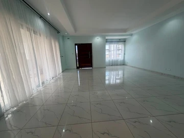 3 Bedroom Flat & Apartment