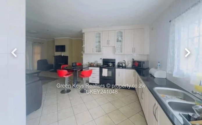 A Charming  3-bedroom townhouse in a Waterfalls complex is on sale