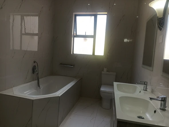 3 Bedroom Flat & Apartment