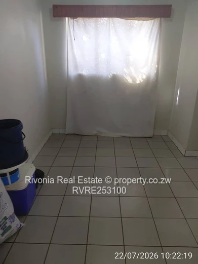 Spacious 4-Bed Westlea Home — Walled, Staff Quarters