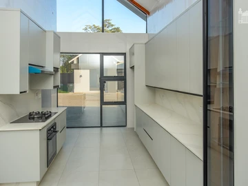 3 Bedroom Flat & Apartment