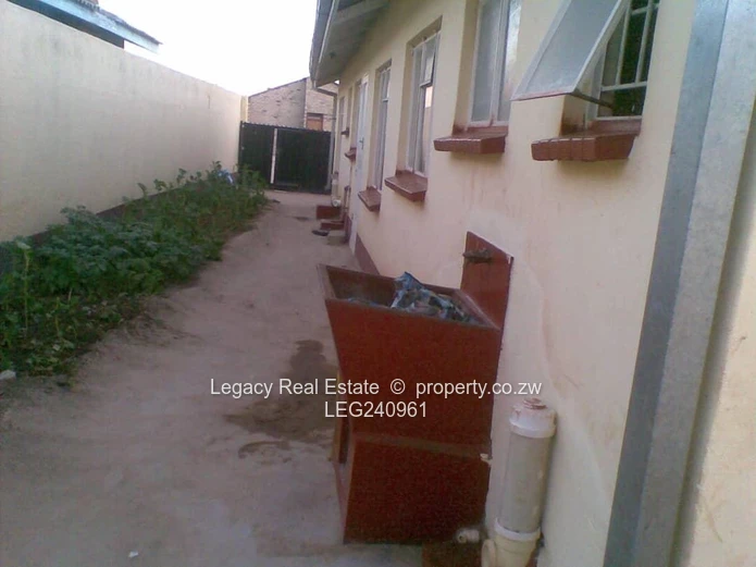 Comfortable Living in a Well-Located Chitungwiza Neighborhood