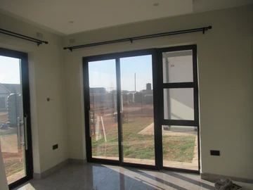 4 Bedroom Flat & Apartment