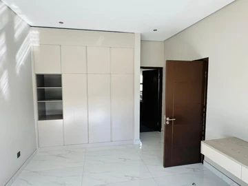 3 Bedroom Flat & Apartment