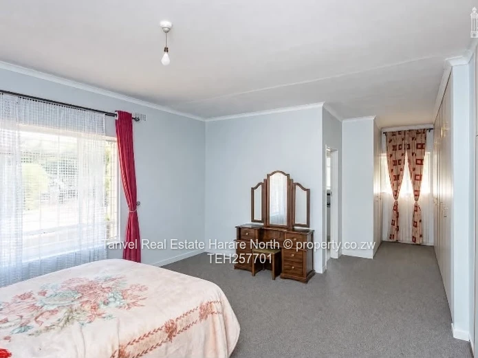 Captivating & Spuse to let with 3 bedrooms,main ensuite,lounge,dining, modern fitted kitchen,Solar 