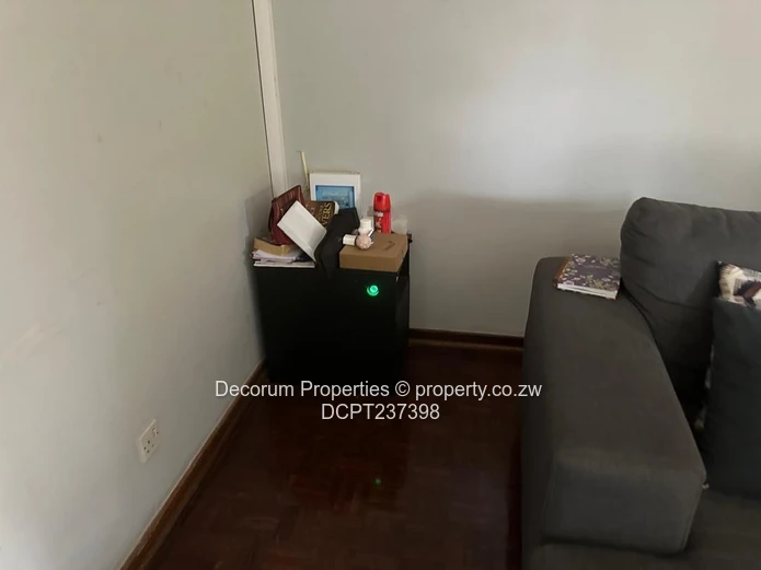 Charming 2-Bedroom Garden Flat in Avondale