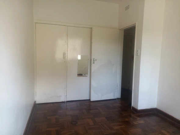 2 Bedroom Flat & Apartment