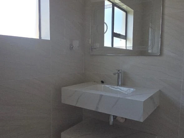 2 Bedroom Flat & Apartment