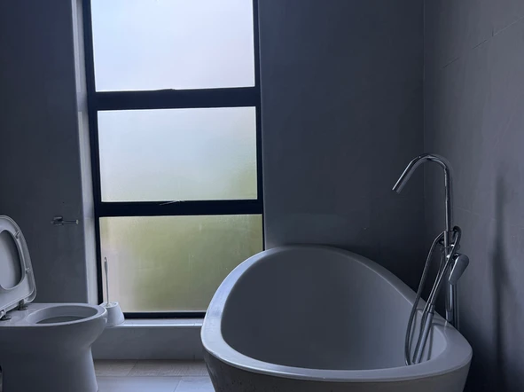 4 Bedroom Flat & Apartment