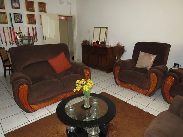 2 Bedroom Flat & Apartment