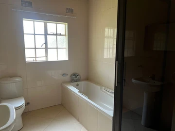 3 Bedroom Flat & Apartment